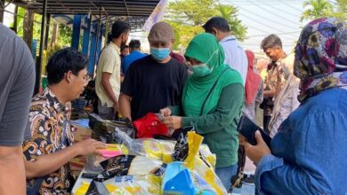 Bazar Sembako Murah Kecamatan Pinang Diserbu Ratusan Warga