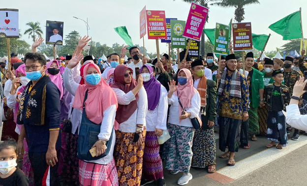 Fakum Dua Tahun, Jalan Sehat Sarungan Kembali di Gelar