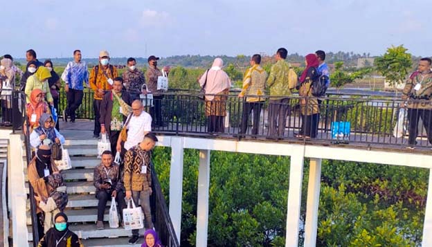 Para Peserta CSS ke-20 Kunjungi Ketapang Urban Aquaculture