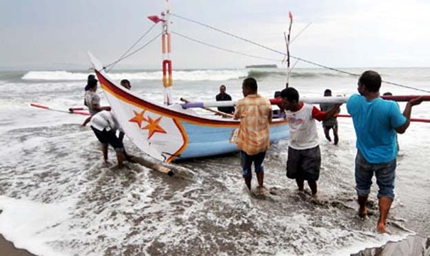 Pemkab Tangerang Berikan Bantuan Sarana dan Prasarana untuk Nelayan