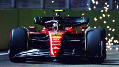 Sainz Memimpin Leclerc saat Ferrari Tercepat 1-2 di FP2 Marina Bay