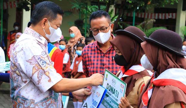 Pemkot Tangerang Salurkan Bantuan 500 Kaca Mata untuk Pelajar