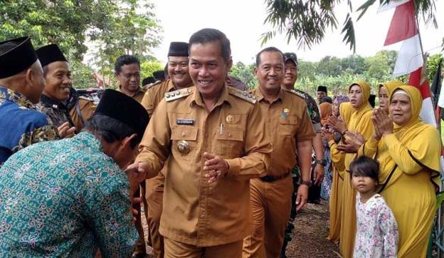 Syafrudin Tinjau Desa Pasuluhan Pemenang Kampung Resik Lan Aman