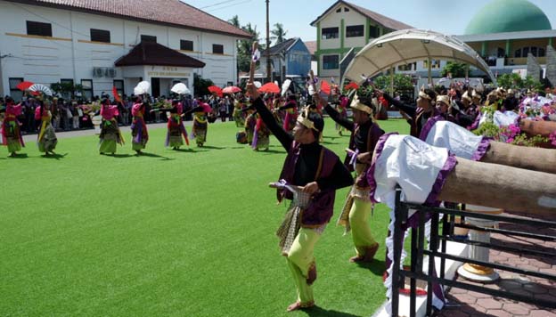 Kesenian Rampak Bedug Pukau Delegasi PEMSEA di Ketapang