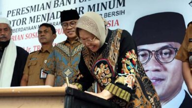 Mensos Berikan Bantuan Alat Netralisir Air Kotor di Kota Serang