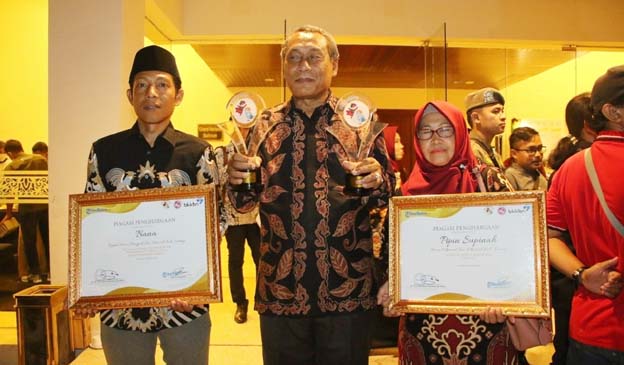 Kades di Kabupaten Serang Raih Penghargaan Stunting Heroes Awards
