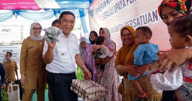 Pj Gubernur Ajak Orang Tua Berikan Makanan Bernutrisi Pada Anak