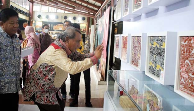 12 Motif Batik Kabupaten Serang Dipamerkan di Bandara Soetta