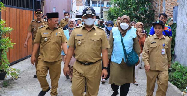 Arief Salurkan Bantuan Permakanan dan Kebutuhan Gizi Balita
