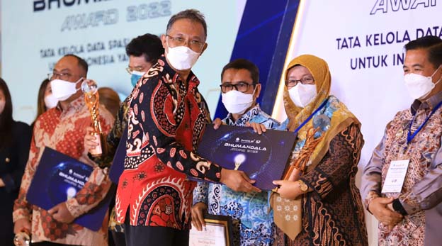 Pemkot Tangerang Raih Penghargaan Bhumandala 2022 dari BIG