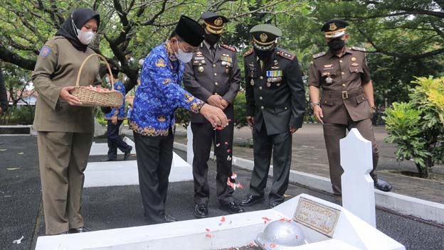 Hari Pahlawan, Forkopimda Kota Tangerang Tabur Bunga di TMP Taruna