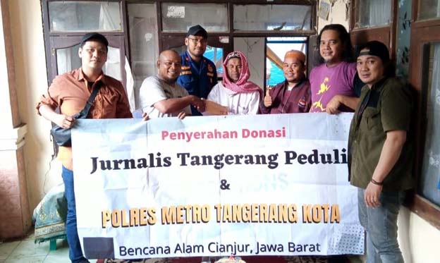 Jurnalis Tangerang Beri Bantuan untuk Ponpes Terdampak Gempa Cianjur