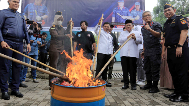 Sachrudin Dampingi BNN Kota Tangerang Musnahkan 8 Kg Ganja