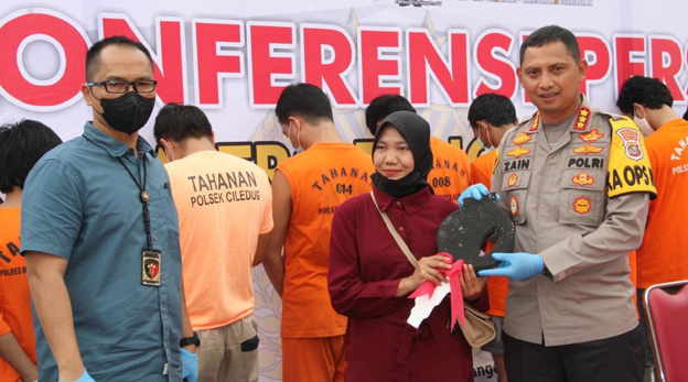 Polres Metro Kembalikan Barang Bukti Motor Hasil Curian ke Pemiliknya