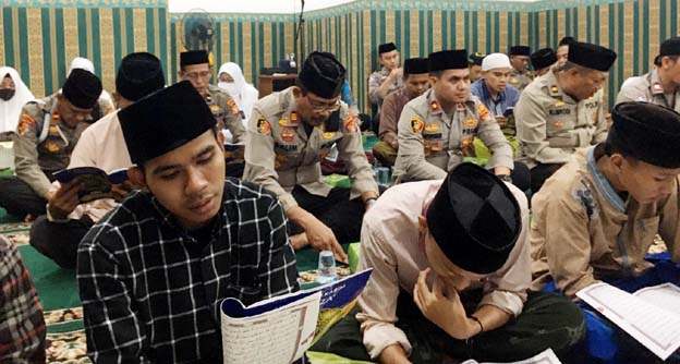 Tasyakuran HUT PMJ 73, Polsek Karawaci Gelar Khotmil Quran Serentak