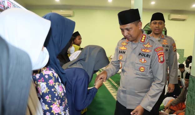 Polres Metro Tangerang Kota Berikan Santunan untuk Anak Yatim