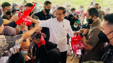 Presiden Serahkan Bantuan Stimulan Rumah Korban Gempa Cianjur