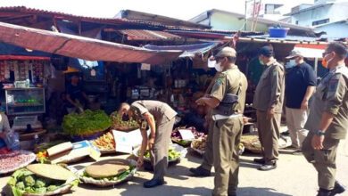 Satpol PP Kota Tangerang Tertibkan Pedagang Kaki Lima Pasar Sipon