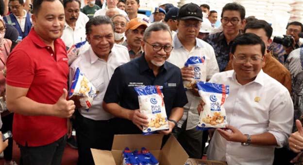 Pj Gubernur Banten Dampingi Mendag Tinjau Komoditas Strategis