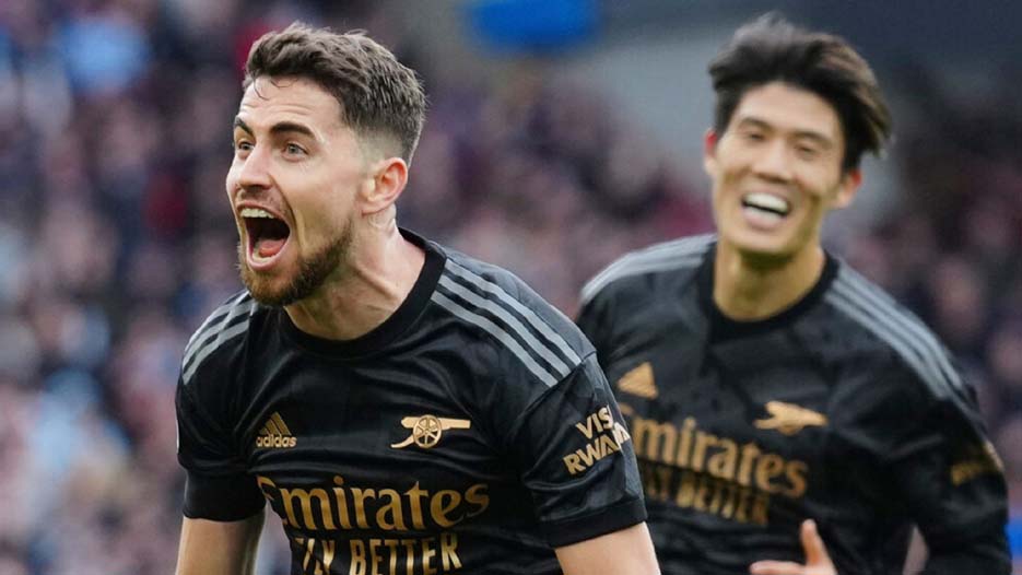 Aston Villa 2-4 Arsenal: The Gunners Naik ke Puncak Klasemen Liga Premier