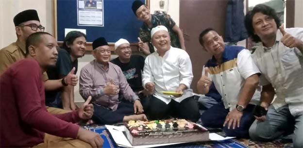 Tasyakuran HUT ke-23 dan HPN, Pokja WHTR Potong Kue Tart