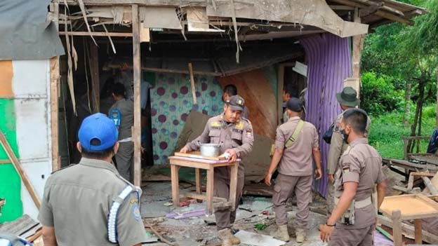 Satpol PP Kabupaten Tangerang Tertibkan 8 Gubuk Mesum di Cikasungka