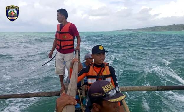 Tim SAR Lakukan Pencarian Wisatawan Terseret Ombak di Pantai Anyer