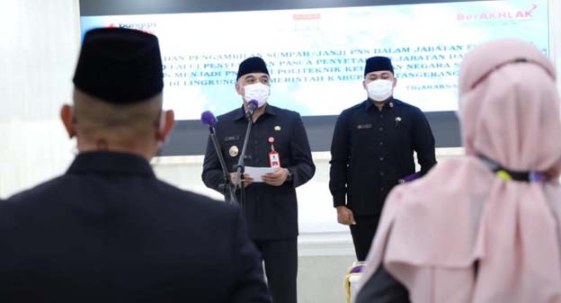 Bupati Zaki Lantik Jabatan Fungsional dan Pengangkatan PNS