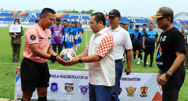 Arief Buka Kompetisi Sepak Bola Antar Satpol PP se-Banten