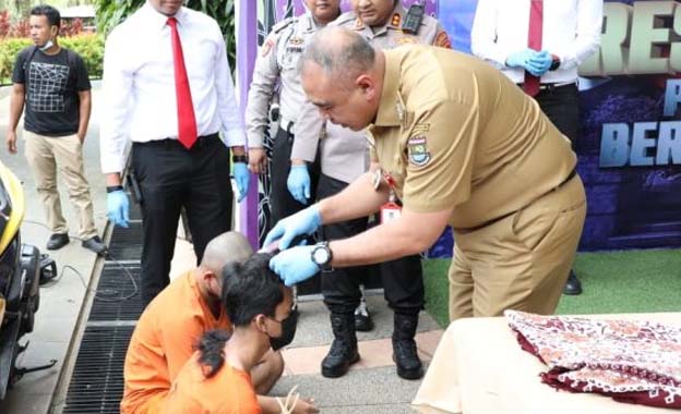 Deklarasi Pencegahan Gengster dan Tawuran, Zaki Gunduli Rambut Pelaku