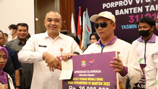 Bupati Zaki Berikan Bonus ke Atlet dan Pelatih Porprov Banten