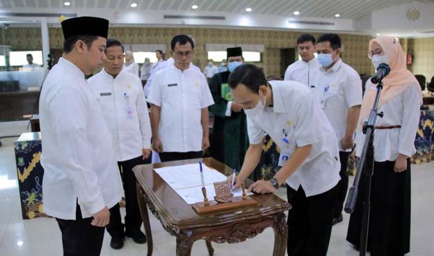 Walikota Arief Lantik 81 ASN Pemerintah Kota Tangerang