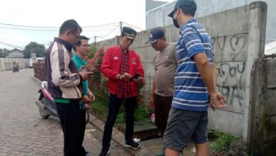 Anggota DPRD Tinjau Lokasi Banjir di Kedaung Wetan