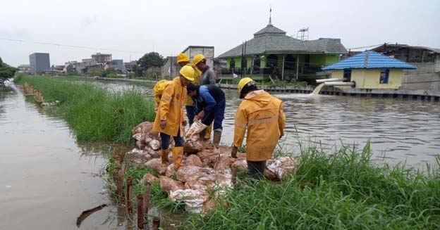 Sempat Jebol, Turap Villa Mutiara Pluit Rampung Ditangani Dinas PUPR
