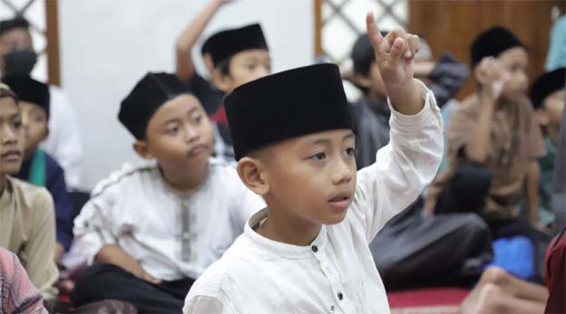 Puluhan Anak Semangat Ikut Pesantren Kilat di Masjid Fajrul Falah