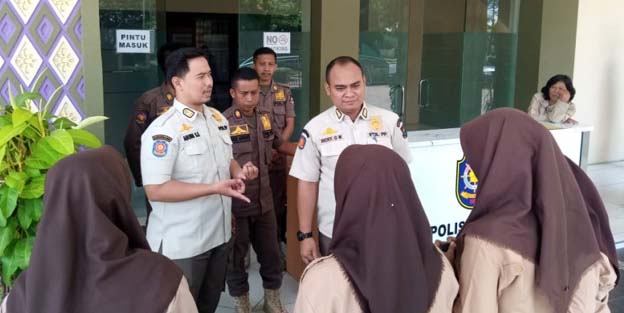 Satpol PP Kabupaten Tangerang Amankan Pelajar Bolos Sekolah