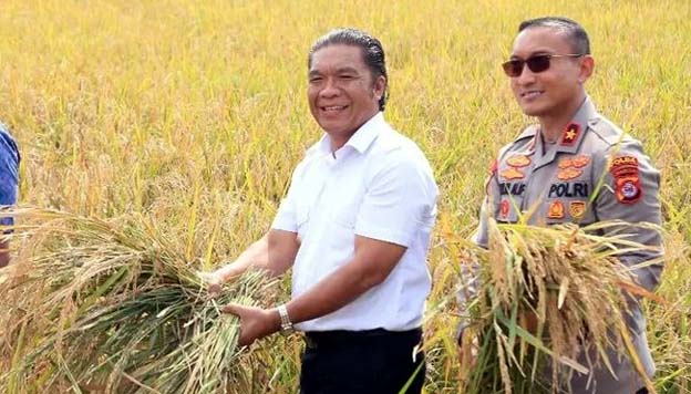 Pj Gubernur Al Muktabar Tinjau Pusat Penelitian Bioteknologi Mikroba