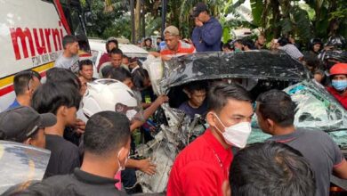 Supir Mobil PickUp Terhimpit Dashboard Usai Dihantam Bis Murni