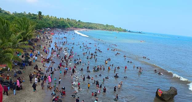 Kunjungan Wisatawan di Pantai Anyer Meningkat 30 Persen