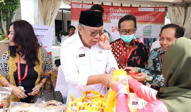 Walikota Benyamin Buka Bazar Ramadan di Empat Kecamatan