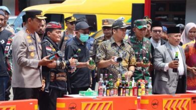 Polres Metro Musnahkan Ribuan Botol Miras dan Obat Keras
