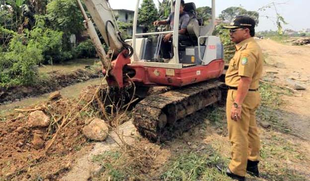 Sachrudin Monitor Pembangunan Jalan dan Drainase Asrama Haji