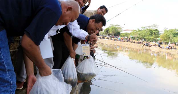 Pemkab Tangerang Gelar Mancing 2 Ton Ikan Bersama Buruh
