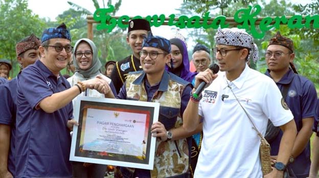 Pilar Saga Dampingi Sandiaga Uno Kunjungi Kampung Keranggan Tangsel