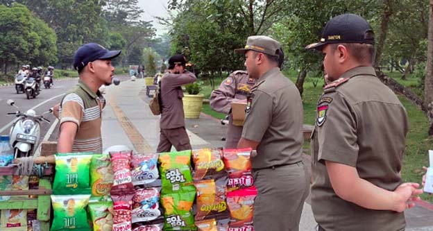 Satpol PP Jaring Puluhan PKL di Kawasan Puspemkab Tangerang
