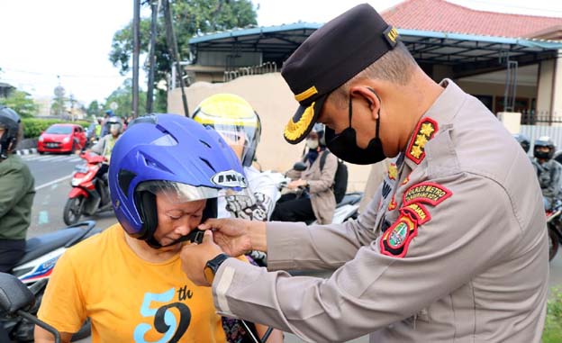 Polisi Sosialisasi Pemberlakuan Tilang Manual di Kota Tangerang