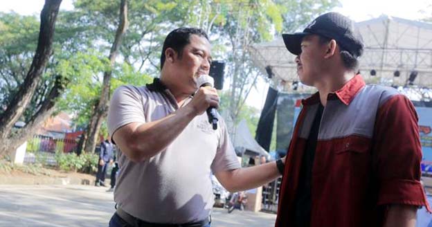 Peringati May Day, Walikota Arief Berbagi Doorprize Umroh