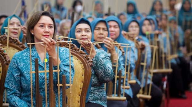 Lestarikan Budaya, TP PKK se-Banten Latihan Angklung Bersama