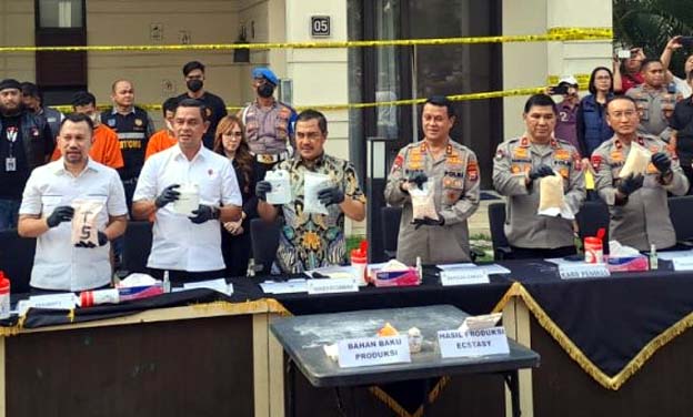 Bareskrim Bongkar Pabrik Ekstasi di Perumahan Mewah Swan City