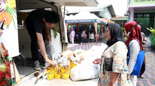 Mobil Belanja Si Jampang Sediakan Sembako Harga Murah